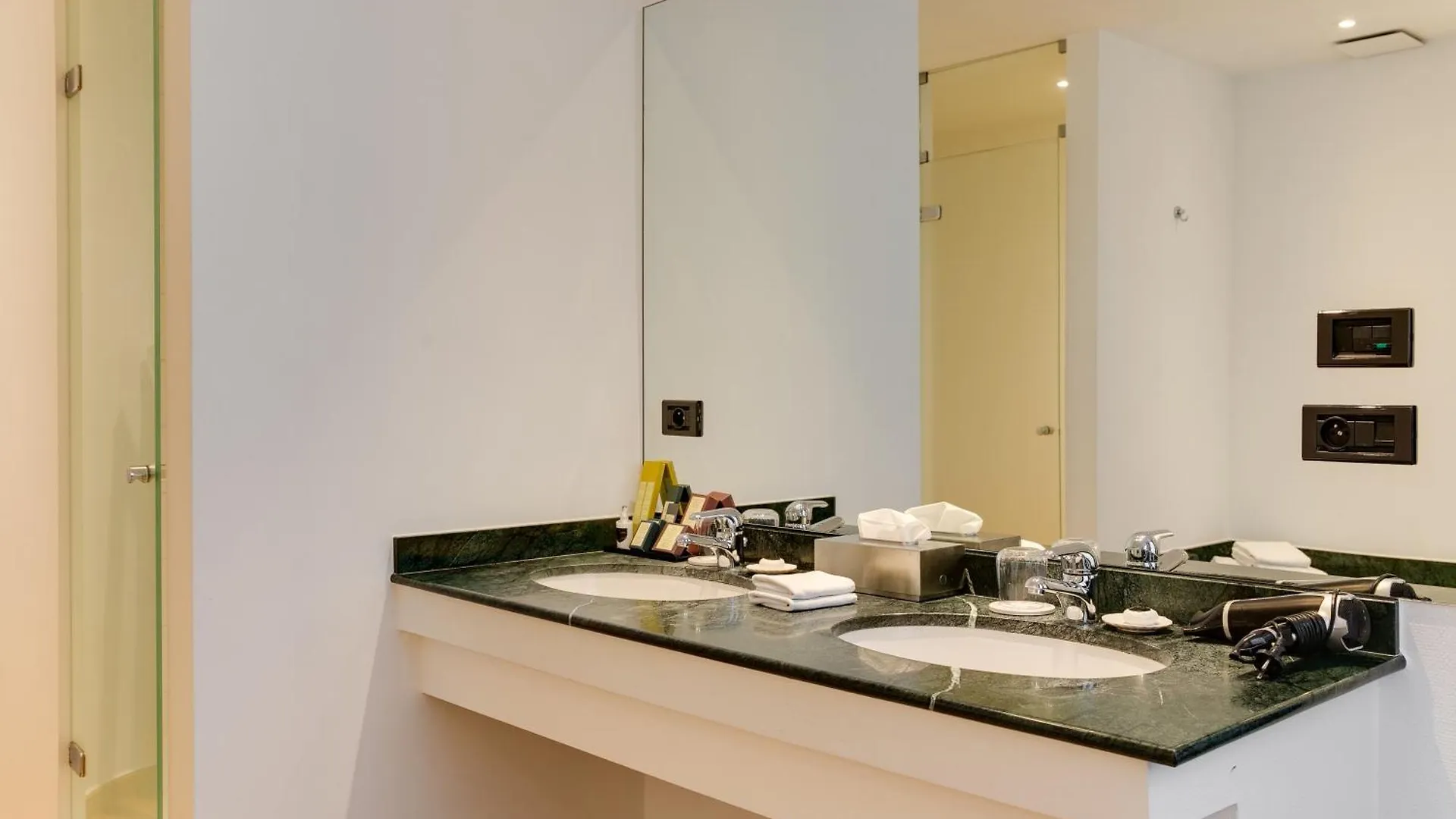 Small Luxury Hotel De Witte Lelie Antwerp