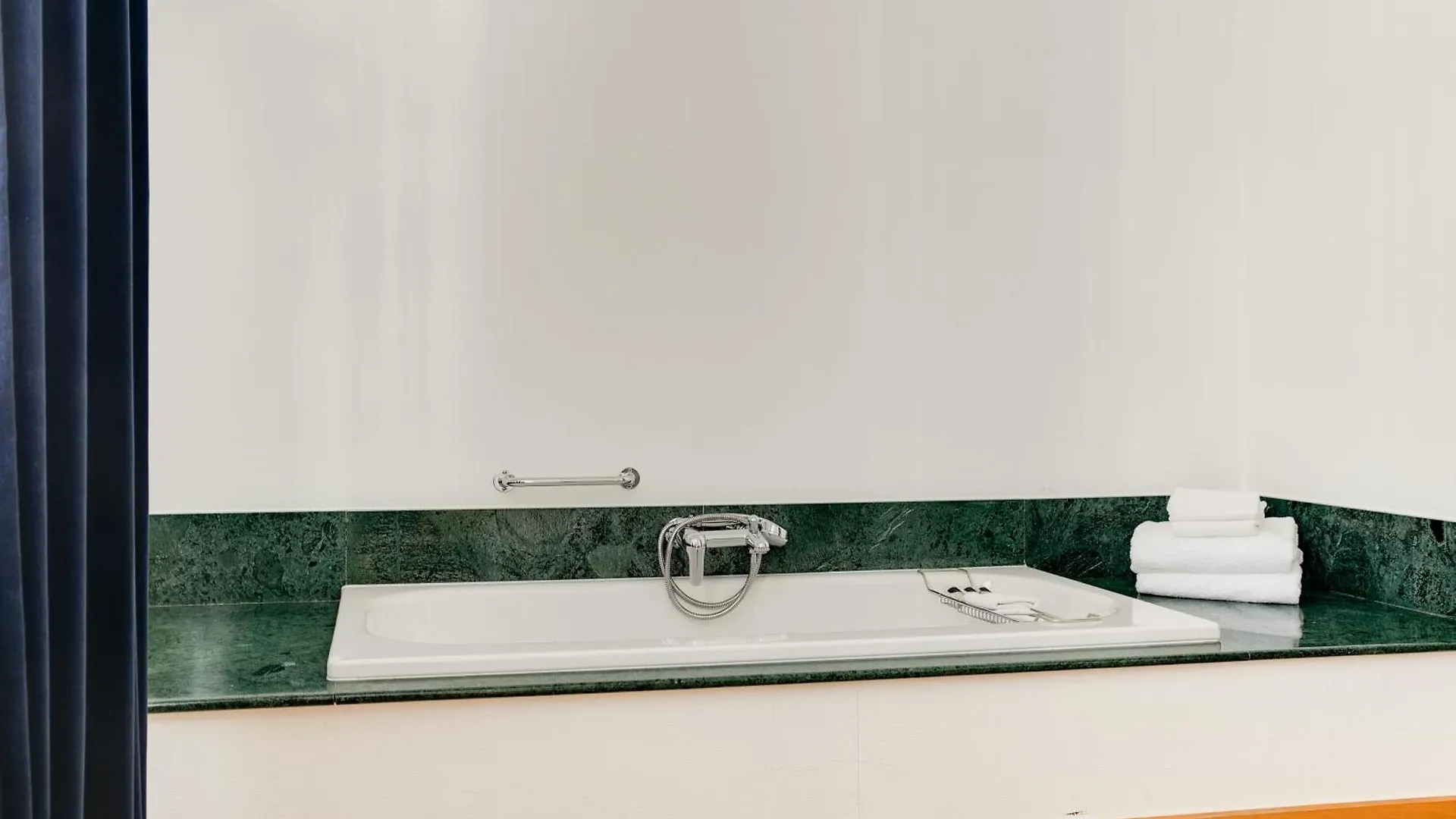 Small Luxury Hotel De Witte Lelie Antwerpen